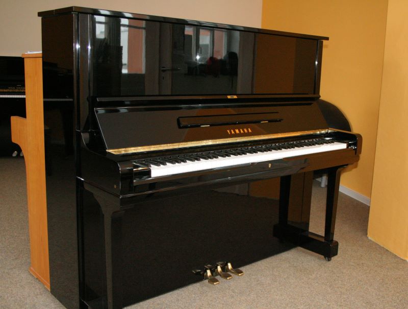 Modell Yamaha U3